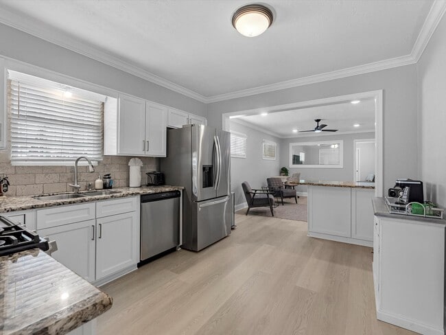 Building Photo - 2505 Truxillo St