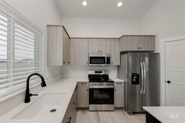 Foto del edificio - Brand New 4 Bedroom 2 Bathroom Home in South Meridian