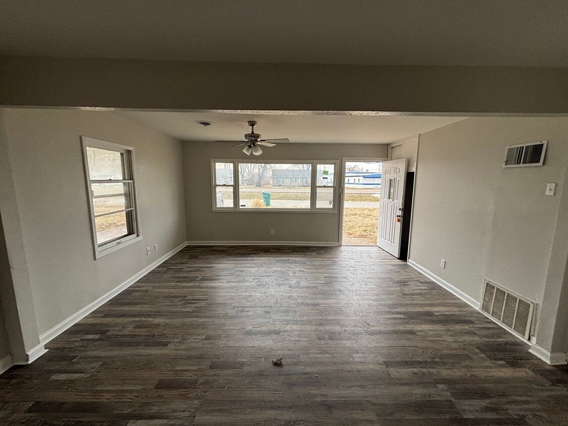 Primary Photo - LIMITED TIME**NO APPLICATION FEE**1/2 OFF DEPOSIT**