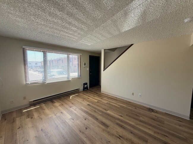 Foto del edificio - Two Bedroom, One and half bath townhome close to Regional West Medical Center.