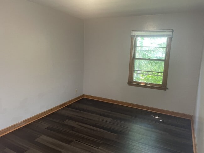 Building Photo - Cozy Lower Duplex with 2 Bedrooms and 1 Bathroom