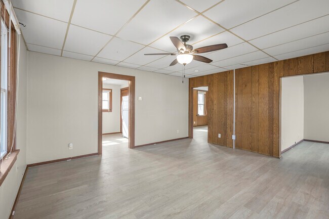 Foto del edificio - 521 Main St E