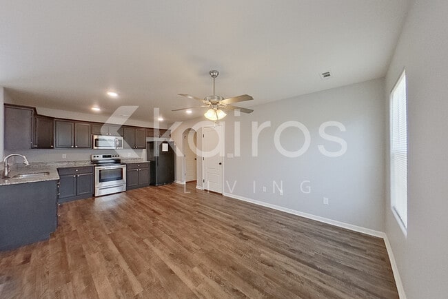Building Photo - 202 Fieldstone Cir