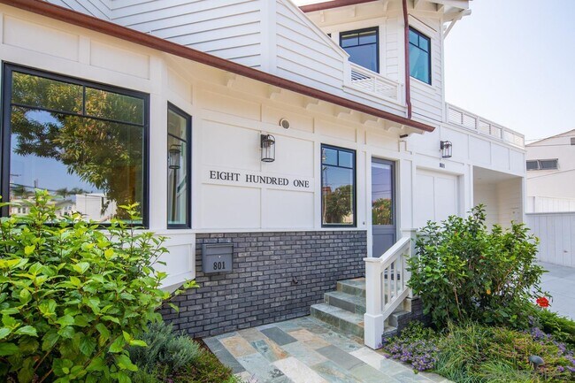 Building Photo - 801 Olive Ave