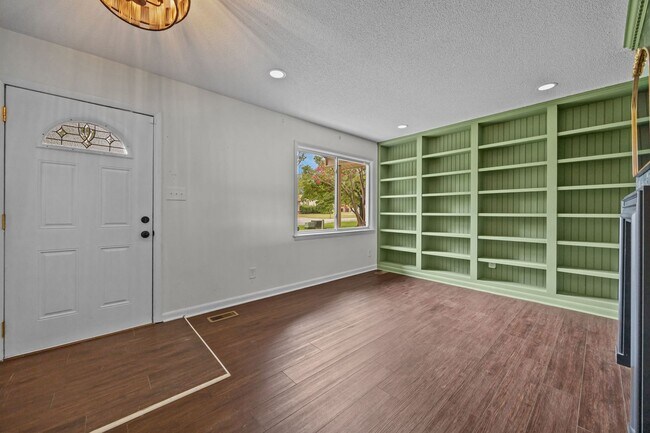 Foto del edificio - 3 Bedroom 2 Freshly Remodeled Bathrooms