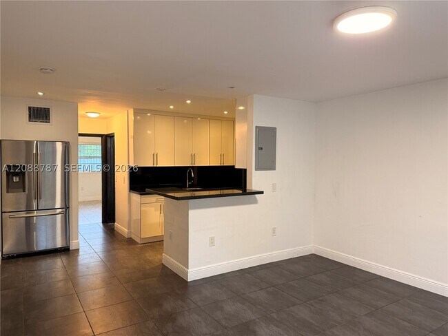 Foto del edificio - 3040 NW 27th St