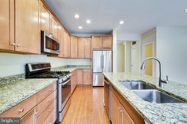 Building Photo - 7999 Reserve Way