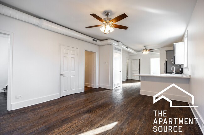 Photo - 3135 N Oakley Ave Apartment