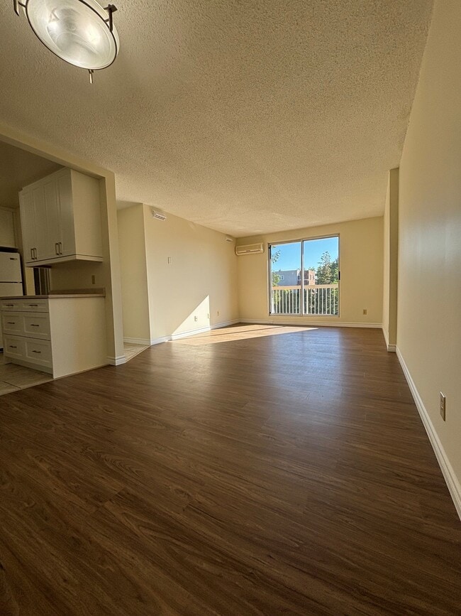 Building Photo - Cedar Grove