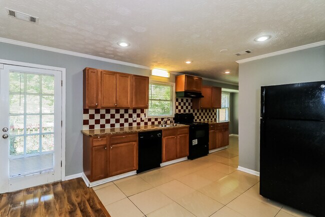 Building Photo - Spacious 3BR 3BA Mableton home now leasing!