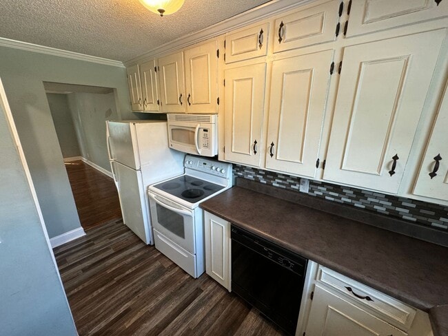 Building Photo - Brick 2/1 Apartment in Cave Spring- $995