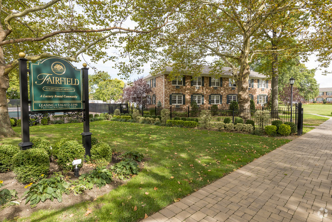 Fairfield Courtyard At Hewlett Apartments - Hewlett, NY | Apartments.com