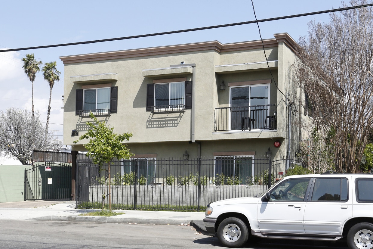 Building Photo - 6358 Hazeltine Ave