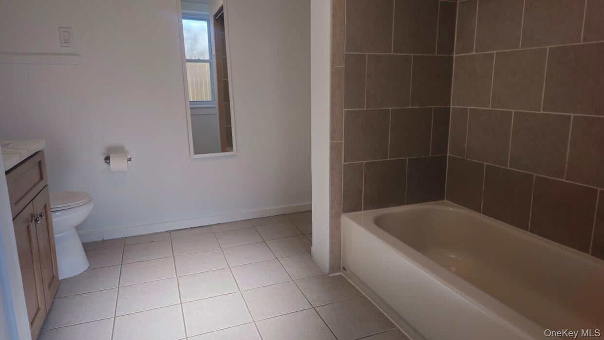 Building Photo - 22 Ford St