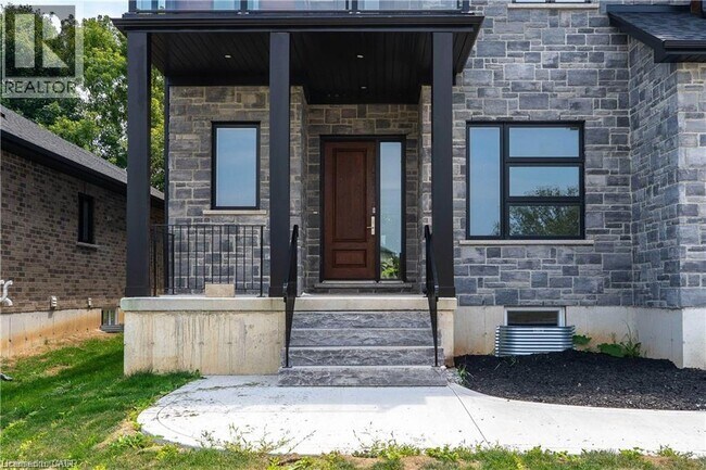 Building Photo - 25 Sunview Dr