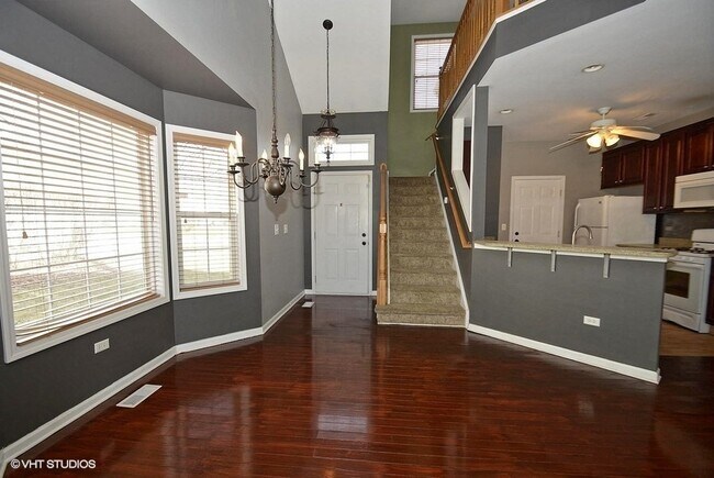 Building Photo - 552 Pinebrook Dr