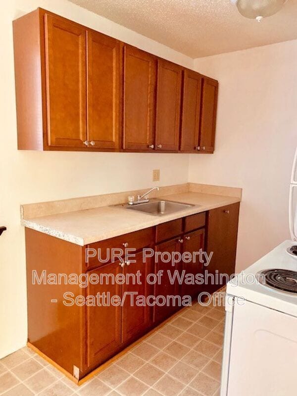 Building Photo - 7919 35th Ave SW