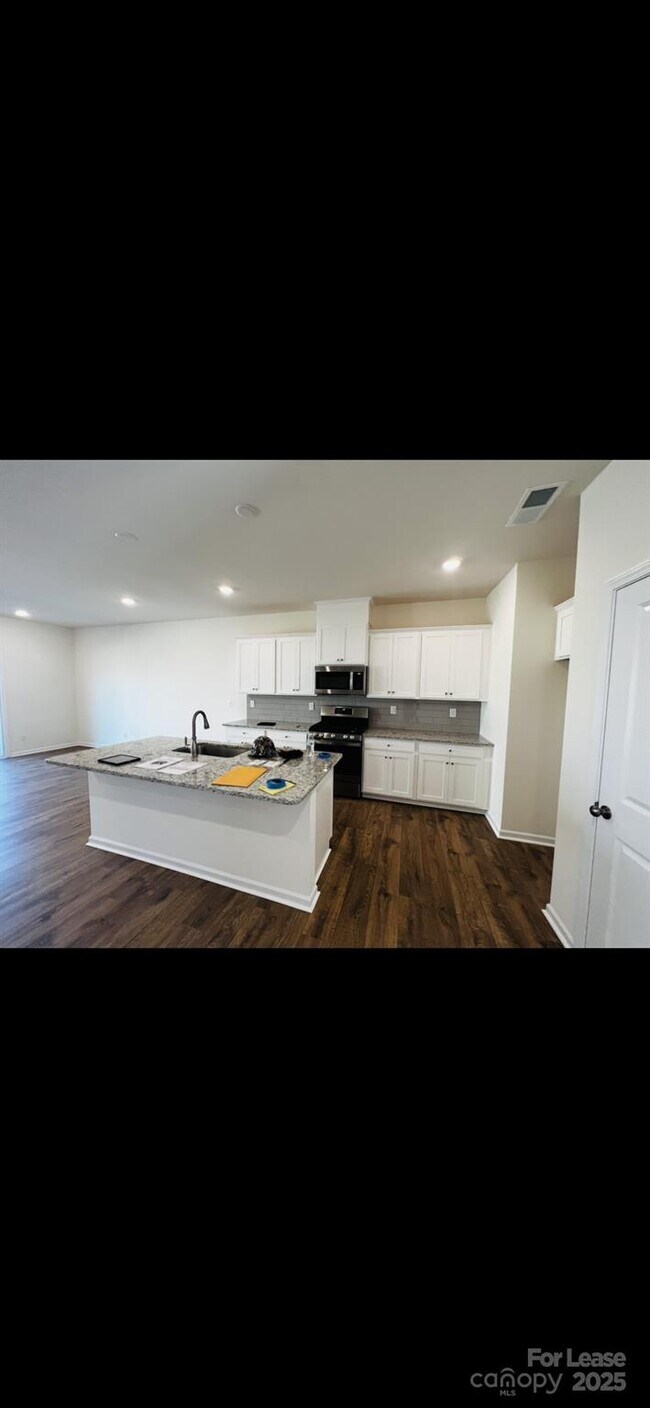Building Photo - 2788 Yeager Dr NW