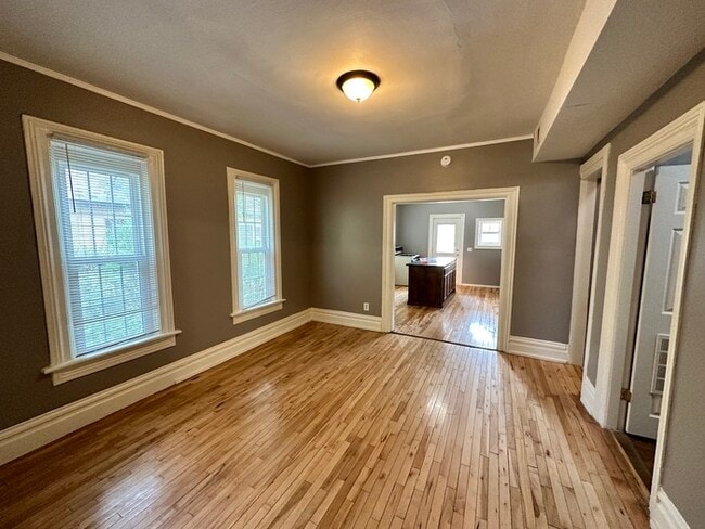 Building Photo - Southwest Side 3 Bedroom Spacious Home