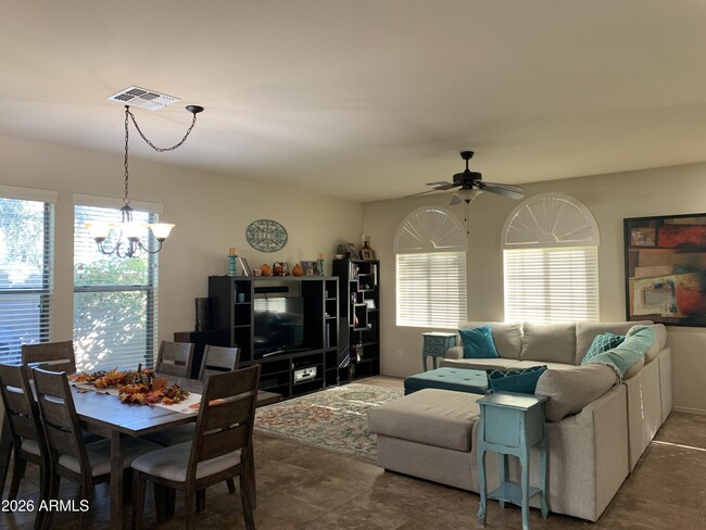 Building Photo - 3457 S Swan Dr