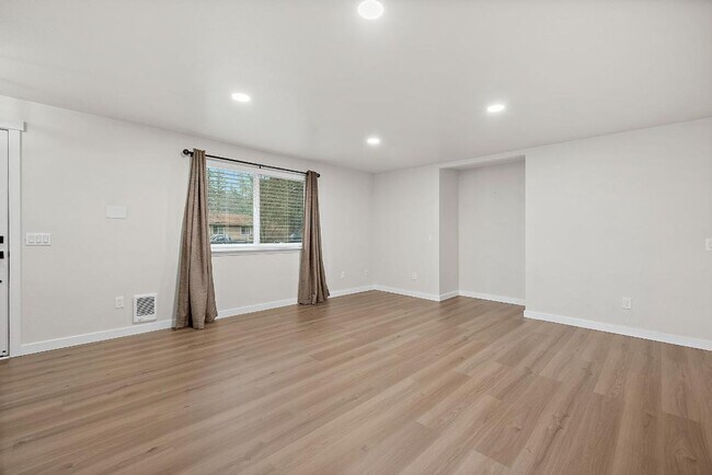 Foto del edificio - Light & Airy 2-Bedroom Olympia Home with Private Baths & Spacious Backyard!