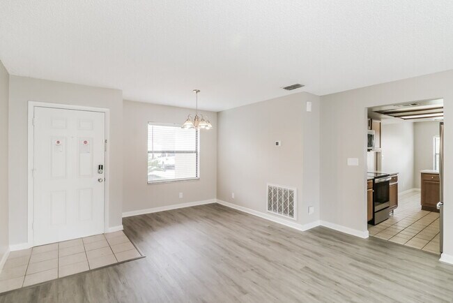 Foto del edificio - 23106 Mayfair Rd