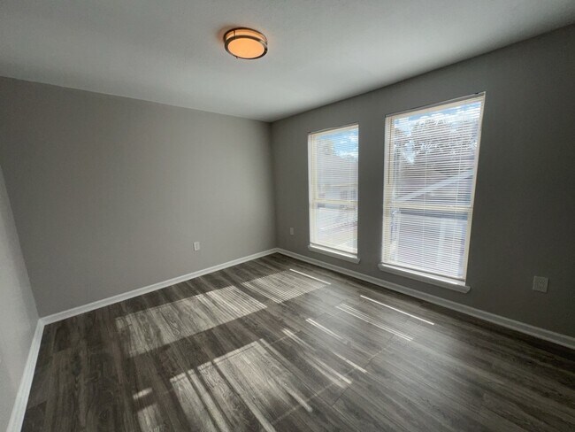 Foto del edificio - 6915 Avenue L