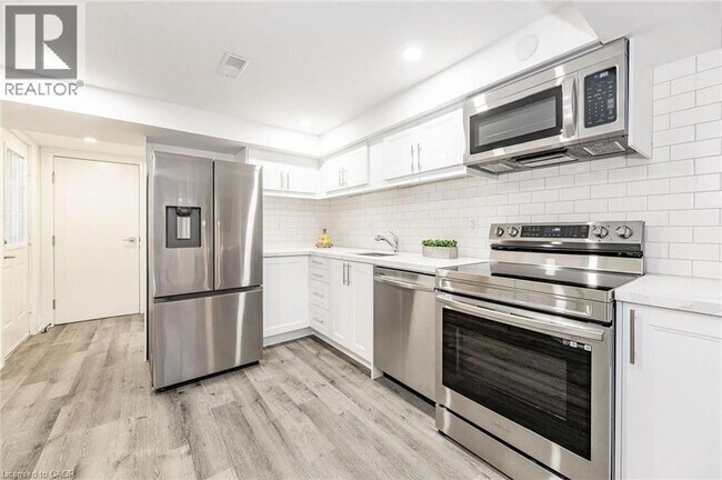 Building Photo - 476 Ferguson Ave N