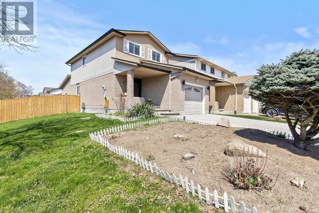 Building Photo - 64 Athenia Dr