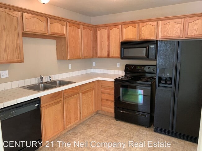 Building Photo - 3 br, 2.5 bath House - 1443 NE Four Season...