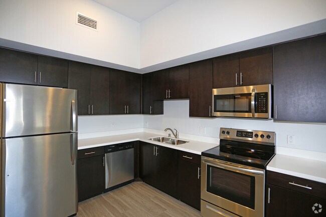 3HAB, 2BA - 975 ft² - Coastal Village Apartments