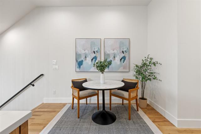 Foto del edificio - 4330 Dickason Ave