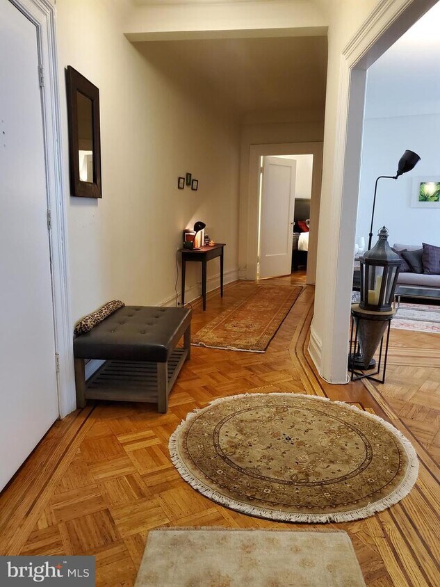 Foto principal - 2126 Connecticut Ave NW