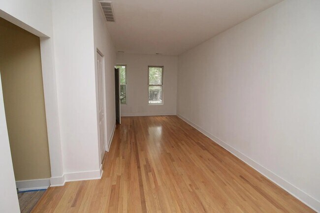 Foto del edificio - 1544 N Bosworth Ave