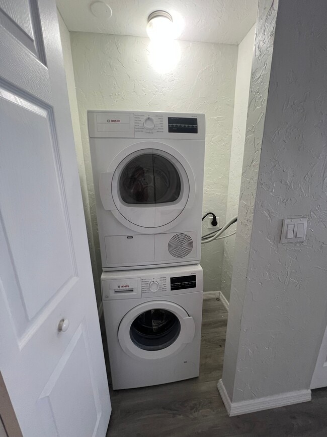 washer/dryer - Artisan Cove Apartments