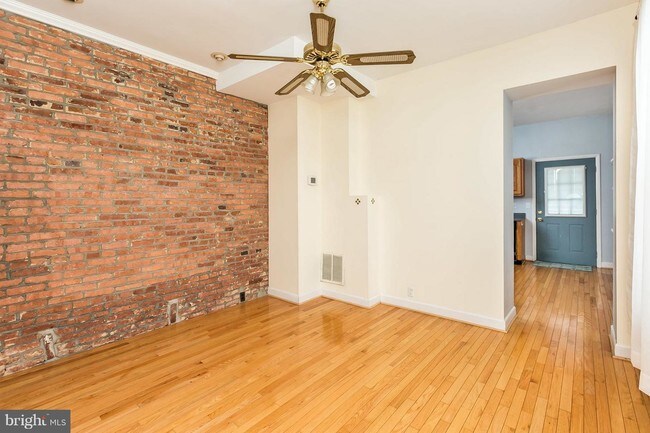 Building Photo - 1519 Henry St