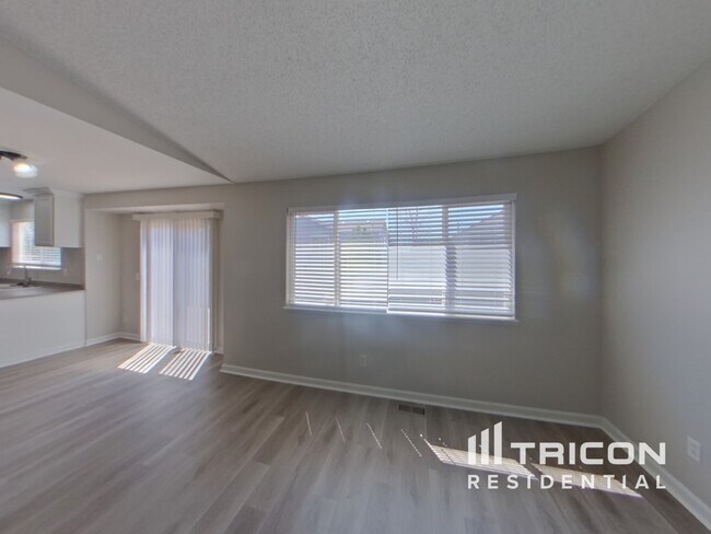 Foto del edificio - 4235 Basswood Dr