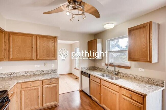 Building Photo - 516 Ryegrass Court, Aurora, IL, 60504