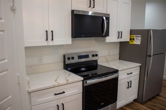 Building Photo - 106 Runnels St