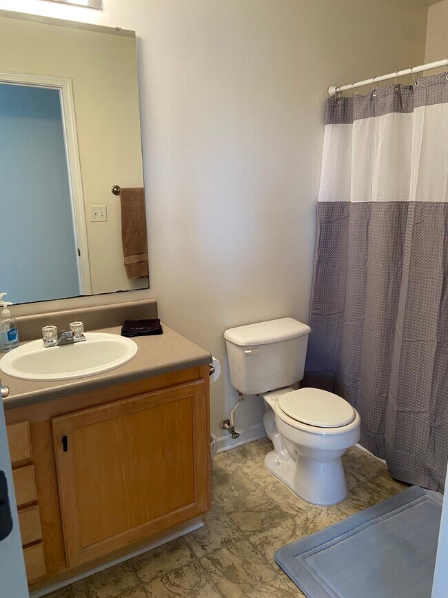 Foto del edificio - 1423 Harts Ridge Dr