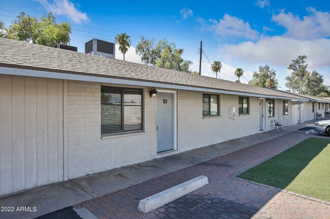 Foto del edificio - 1744 W Glendale Ave