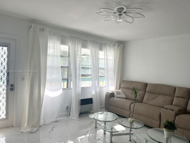 Foto del edificio - 340 Oakridge S