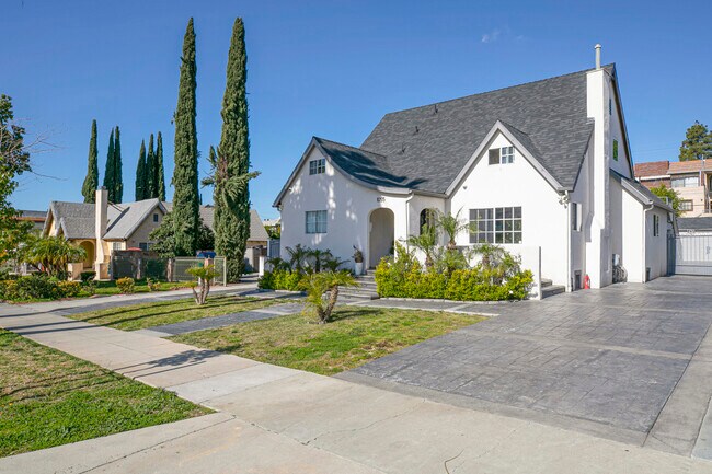 Foto del edificio - 1055 Irving Ave