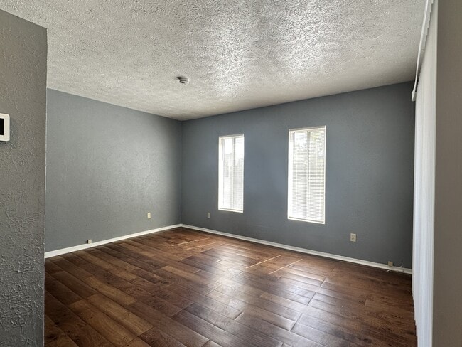 Building Photo - 1620 N Wilmot Rd