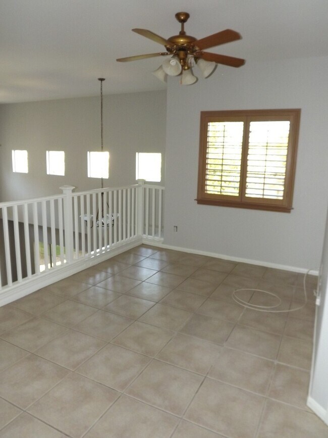 Foto del edificio - Gated Green Valley Ranch Townhome | 2 Bed | 2.5 Bath | 2-Car Garage