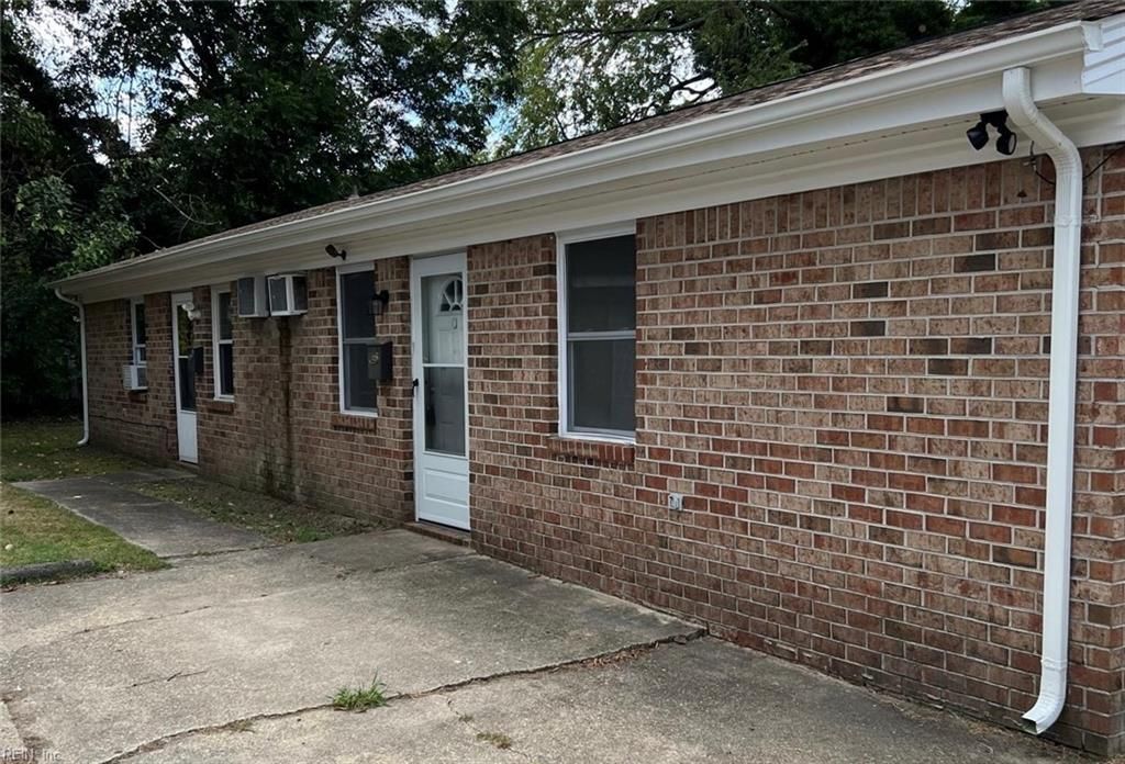 Primary Photo - 3228 Lens Ave