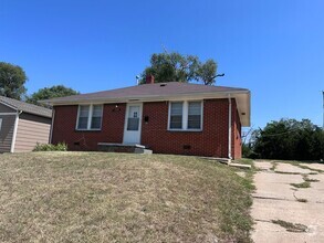 Building Photo - 1318 N Chautauqua St