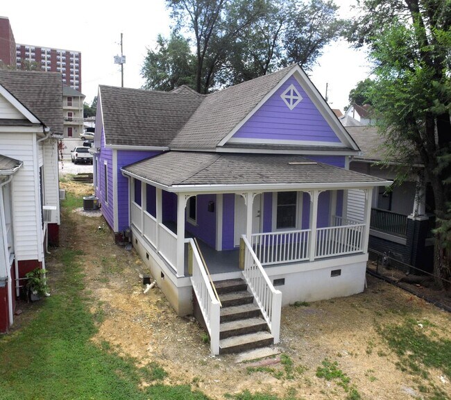 Foto del edificio - 1618 Forest Ave