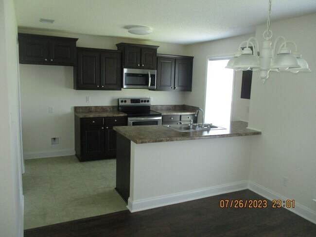 Foto del edificio - 721 Pineview Ln NE