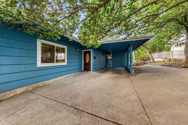 Building Photo - 1504 W 39th 1/2 St